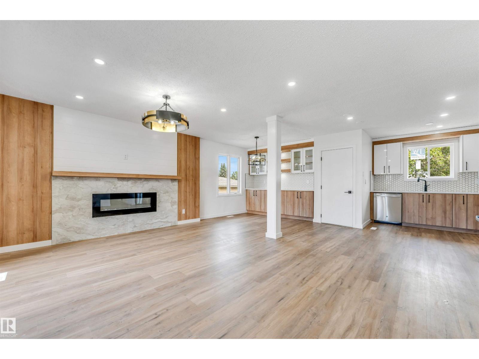 6404 88 AV NW