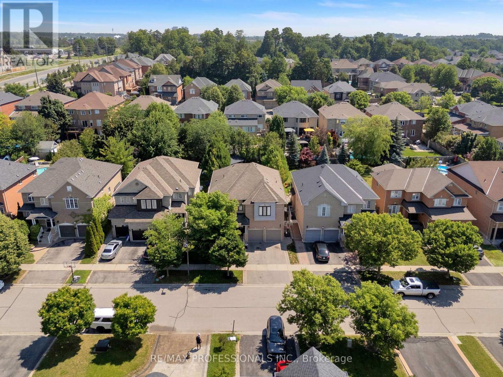 11 TWEEDIE CRESCENT