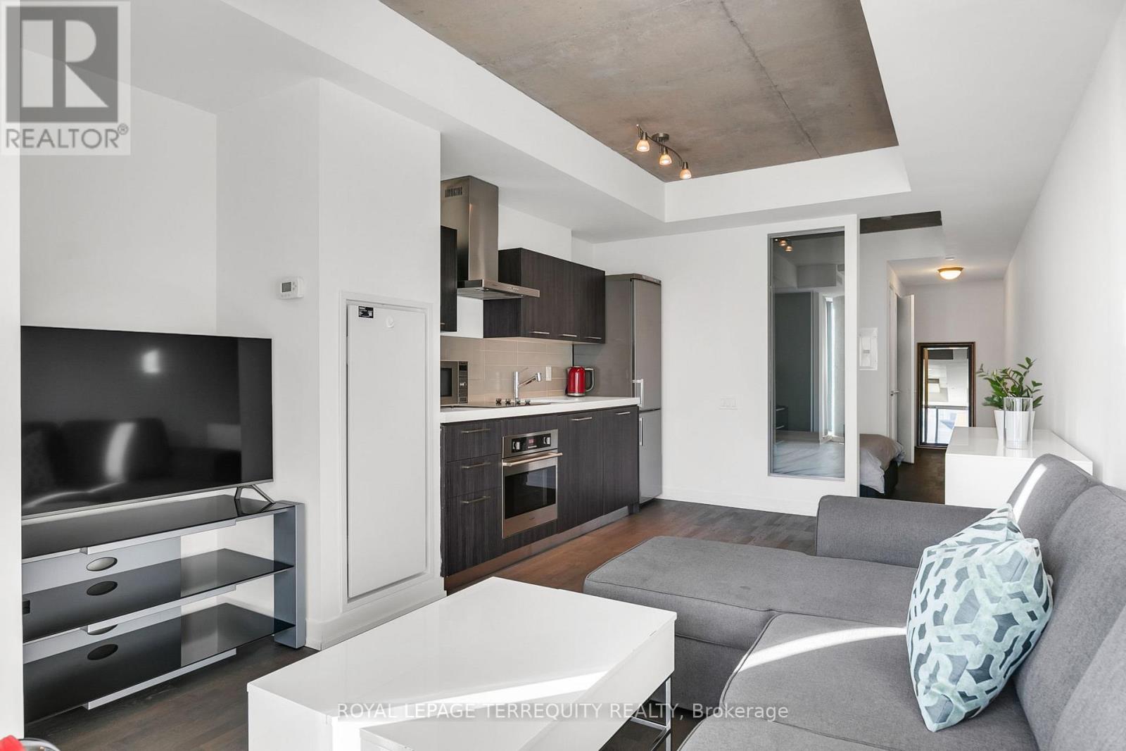 523 - 560 KING STREET W