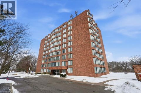 180 LIMERIDGE Road W Unit# 208 Hamilton ON L9C7H7