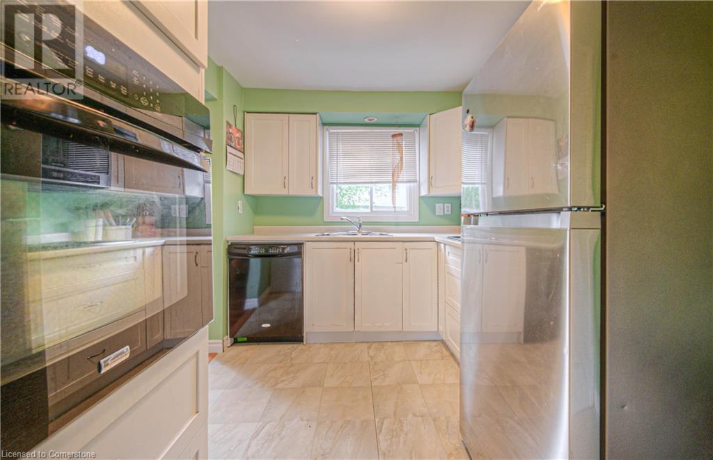 528 PARKVIEW Crescent