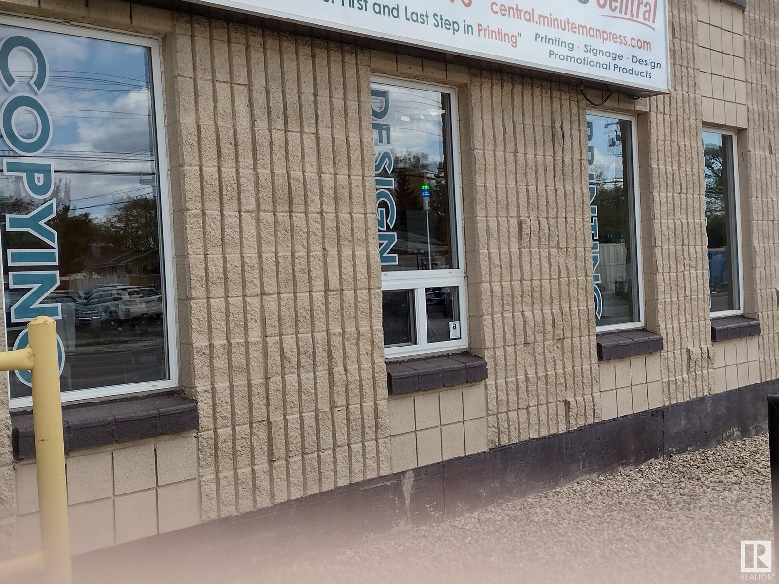 12421 127 AV NW