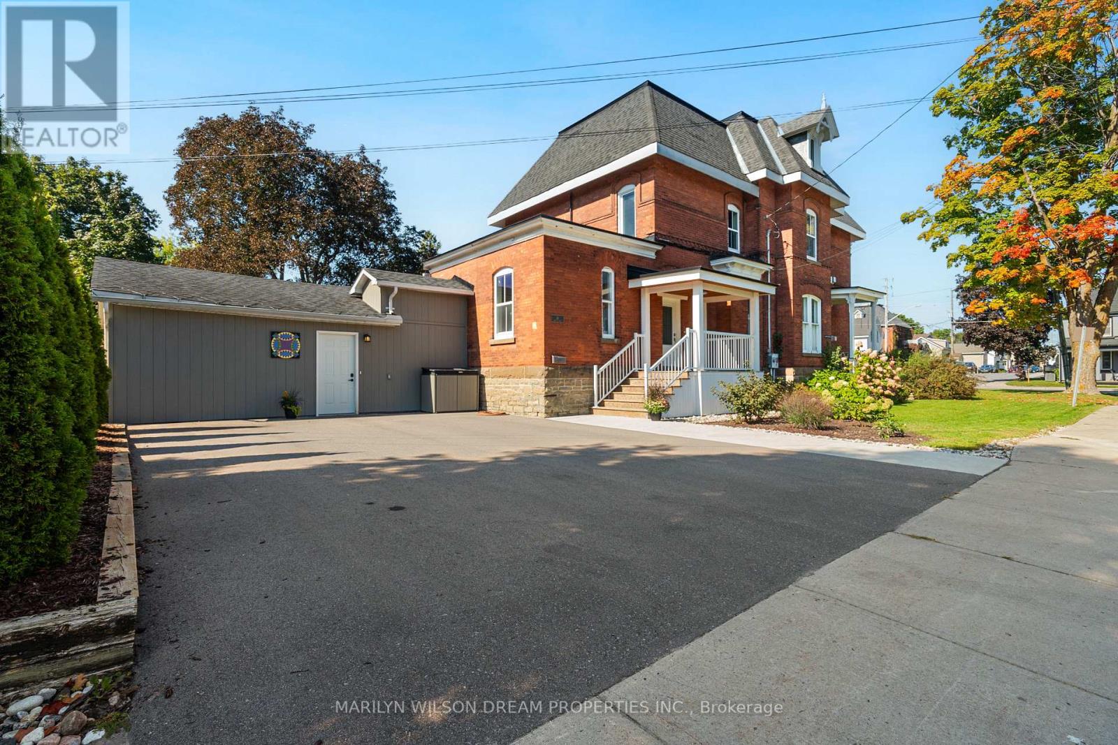 24 LAKE AVENUE W