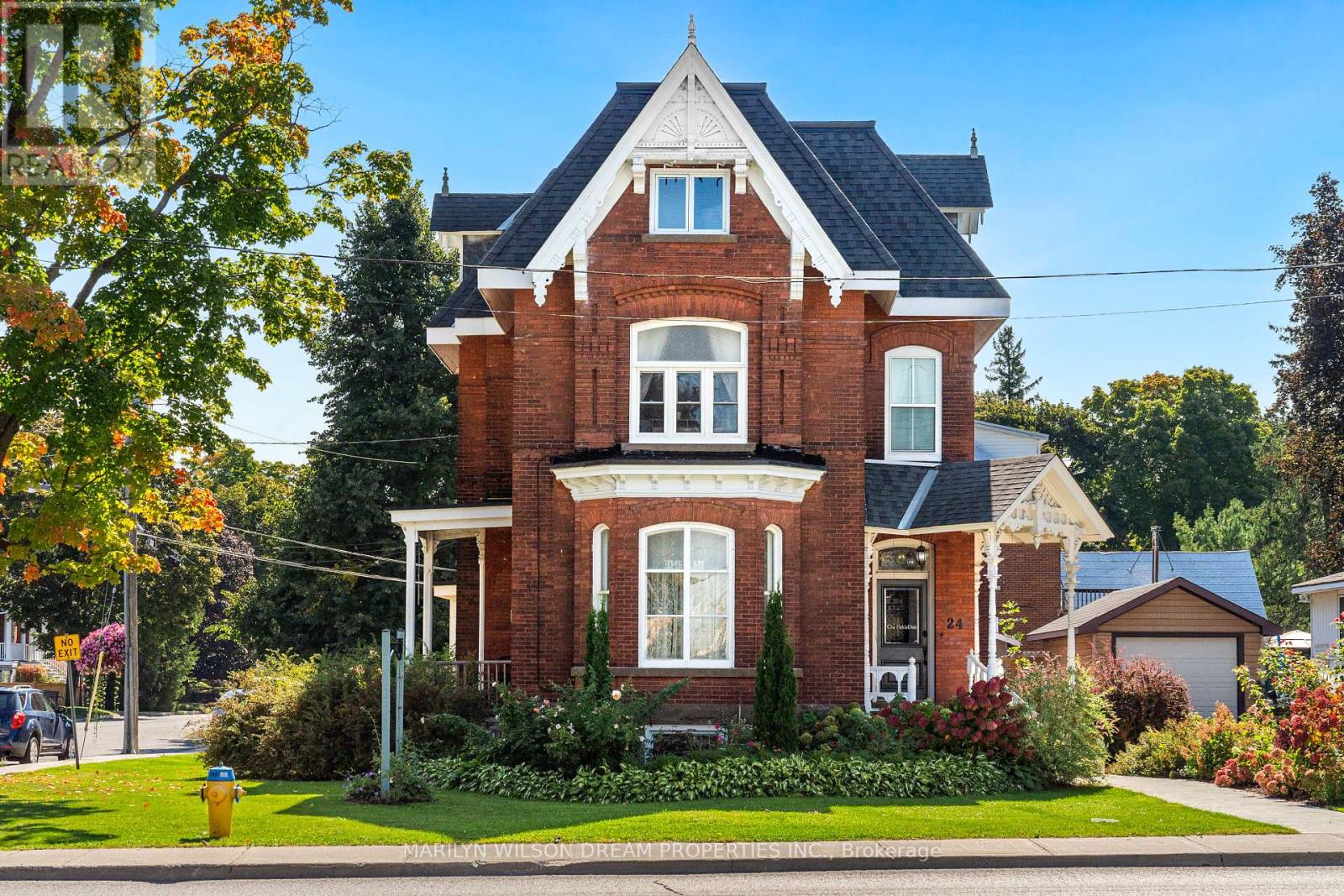 24 LAKE AVENUE W