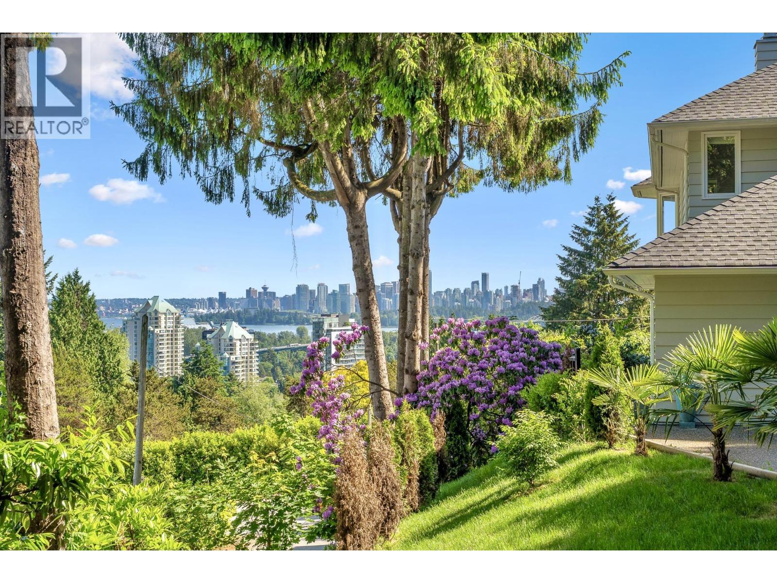 816 ANDERSON CRESCENT