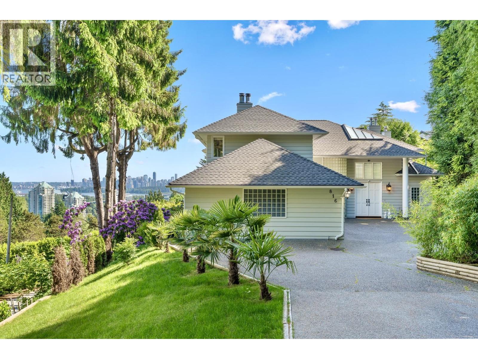 816 ANDERSON CRESCENT