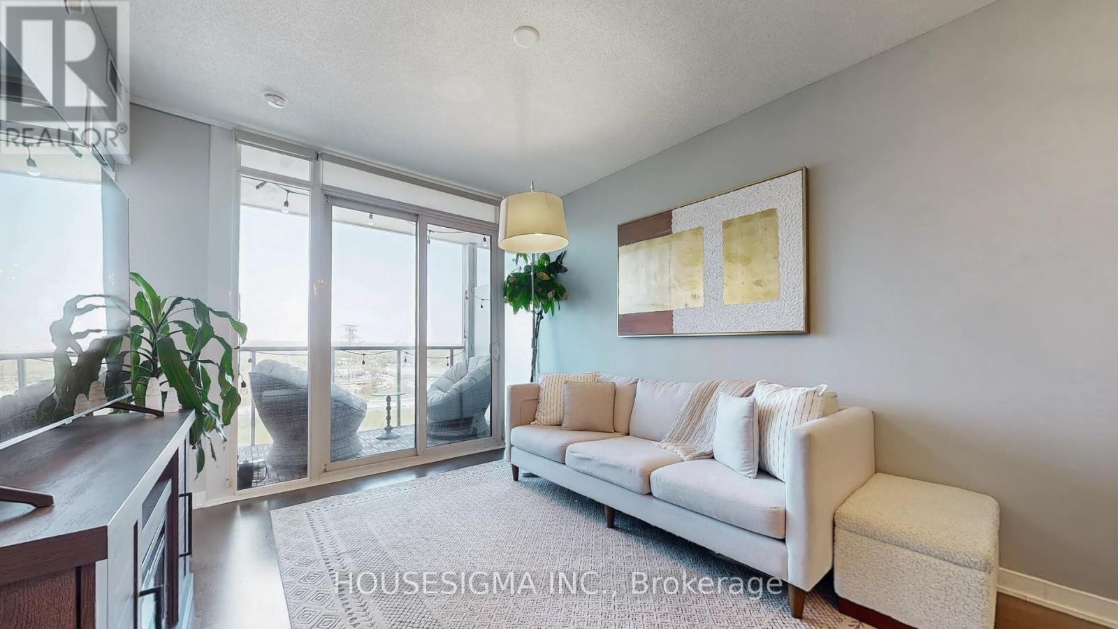 1815 - 88 PARK LAWN ROAD