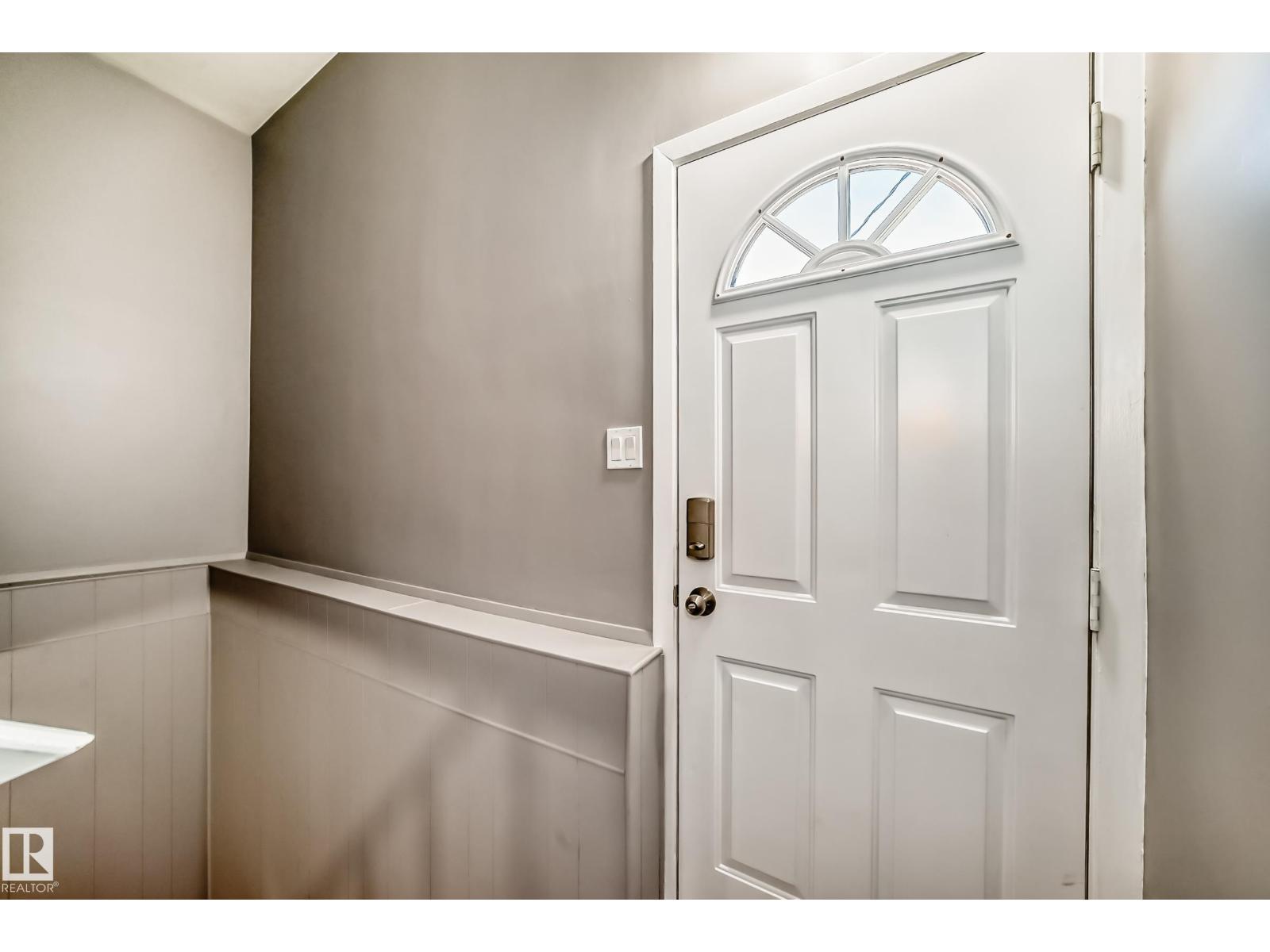 12205 37 ST NW