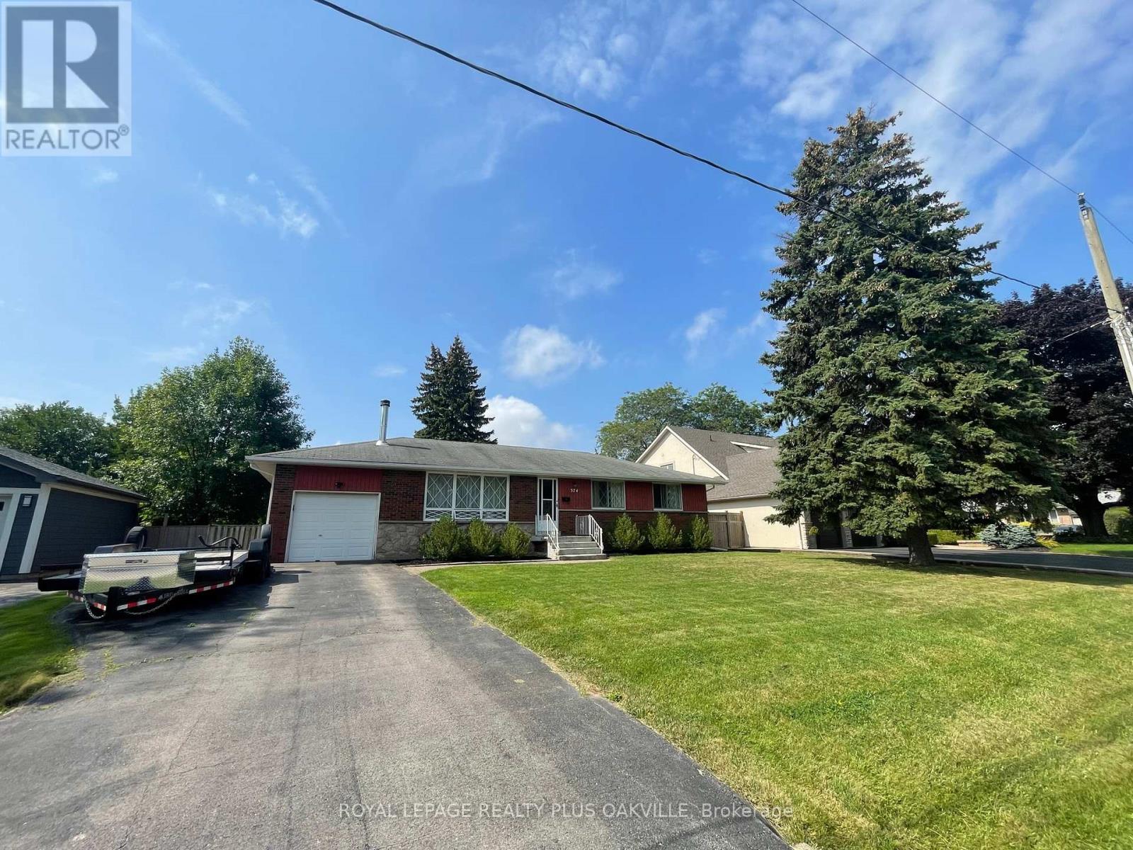 Photo 1 of 6 — 374 Sawyer Road, Oakville, ON L6L3N7