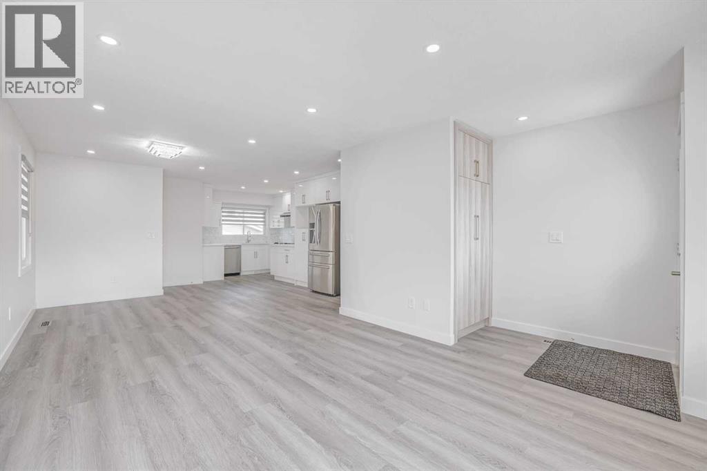 152 Falconridge Crescent NE