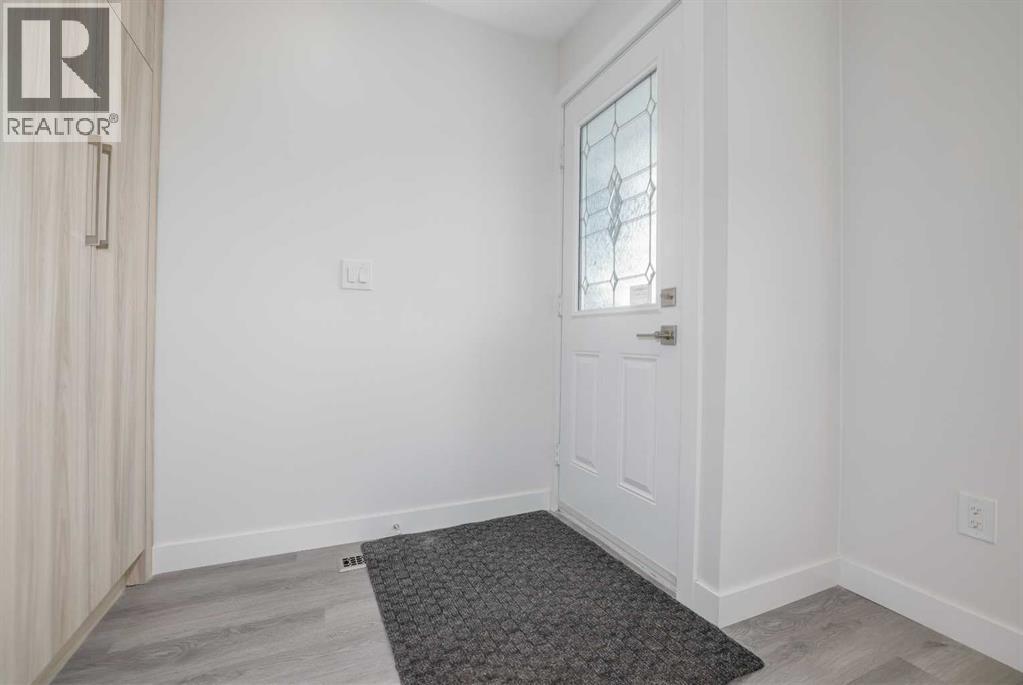 152 Falconridge Crescent NE