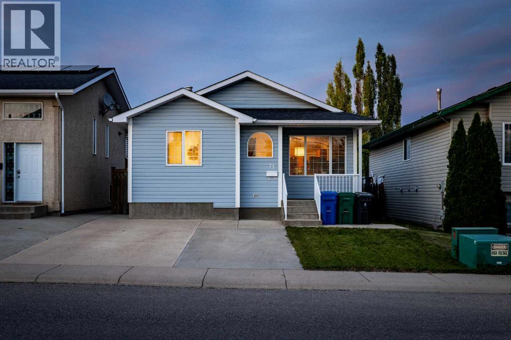 77 Blackfoot Crescent W