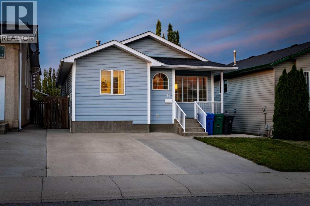 77 Blackfoot Crescent W