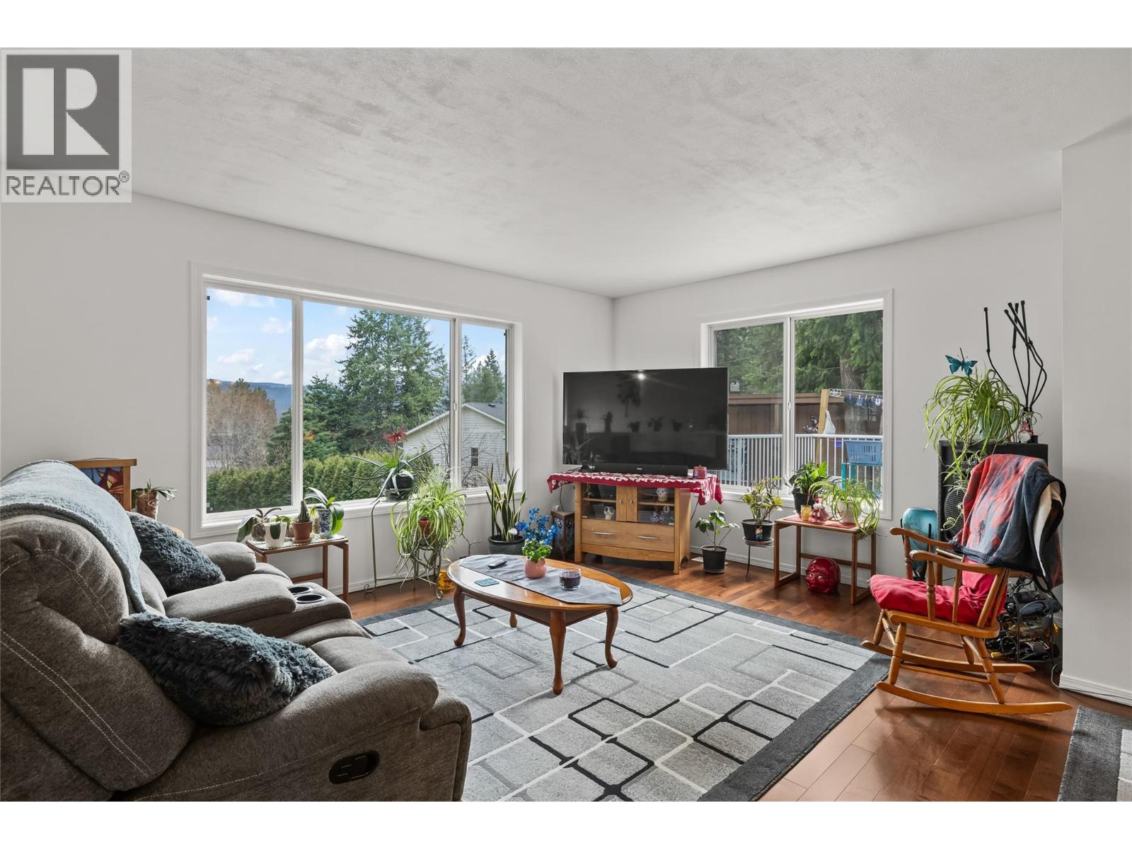 10736 Pinecrest Road