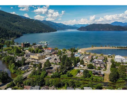 260 CEDAR AVENUE|Harrison Hot Springs Harrison Hot Springs BC V0M1K0