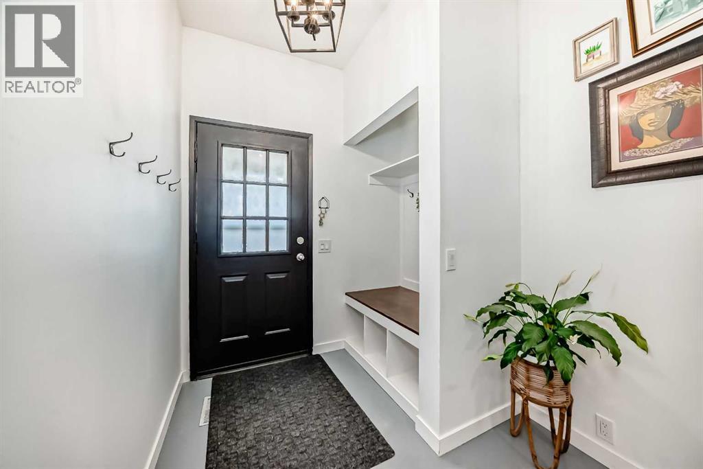 26, 5019 46 Avenue SW