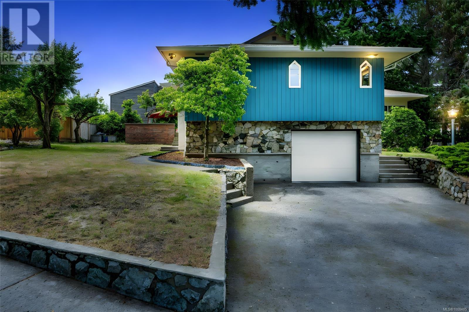 1935 San Juan Ave