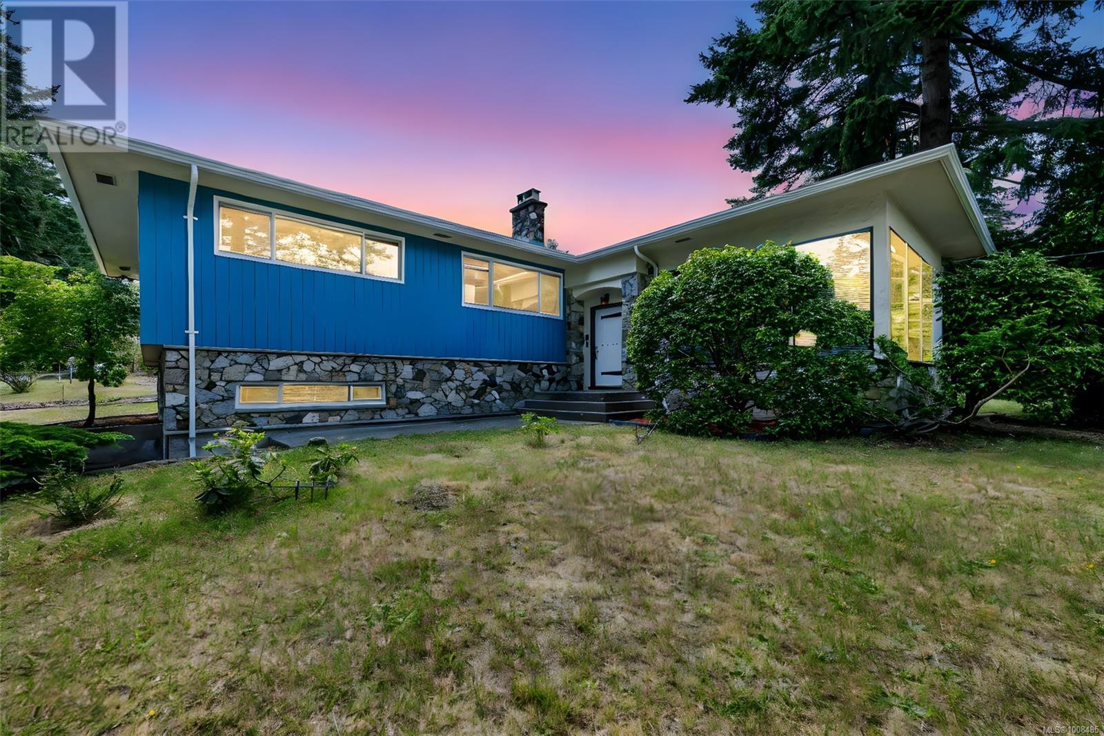 1935 San Juan Ave