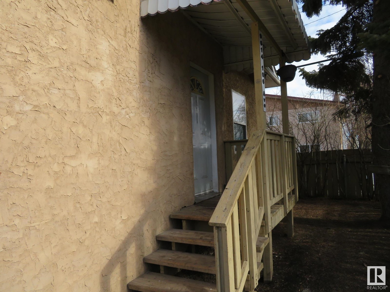 9614 106 AV NW