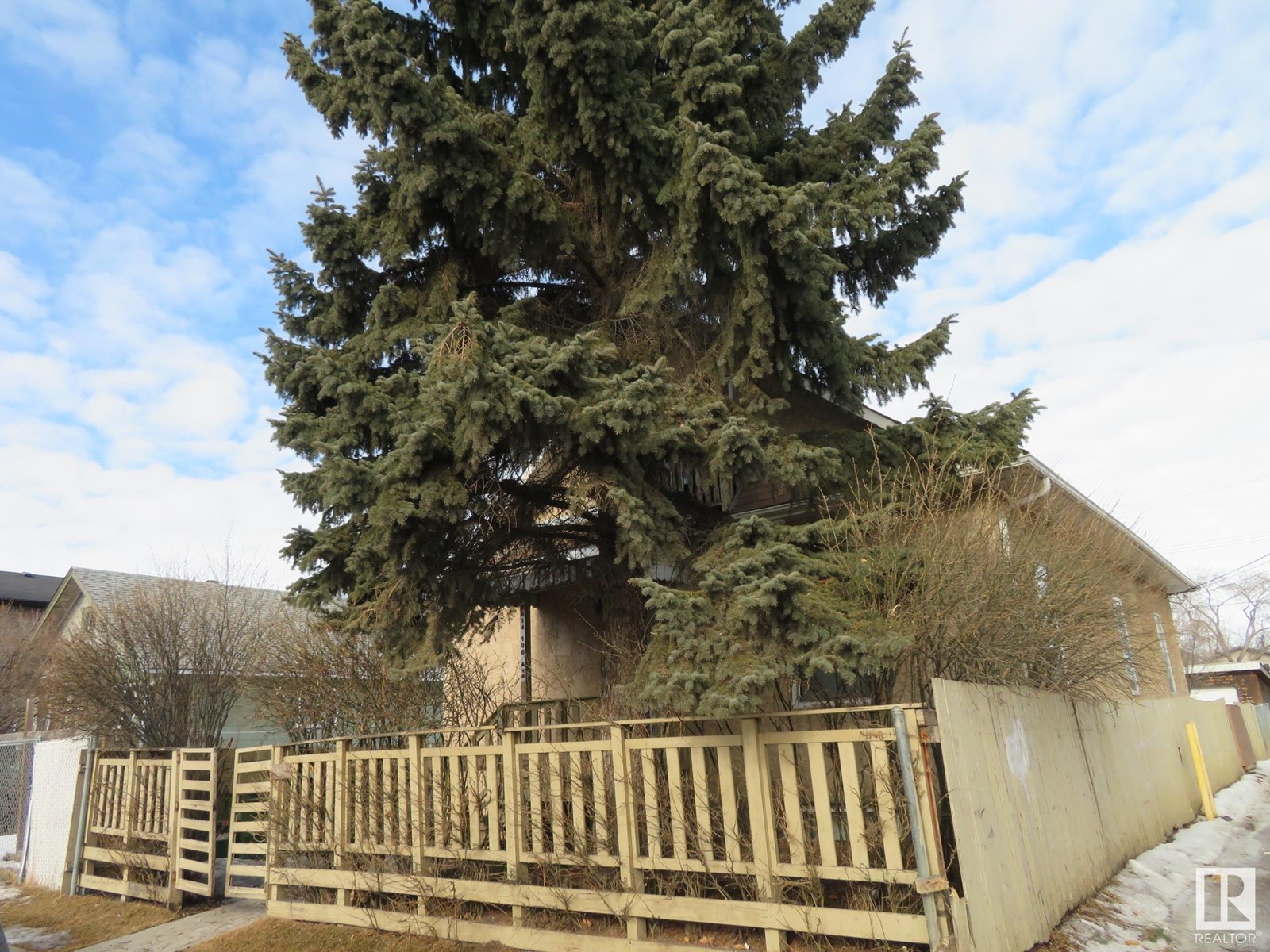 9614 106 AV NW