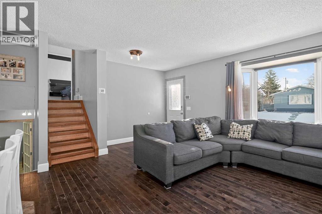 1028 Penrith Crescent SE