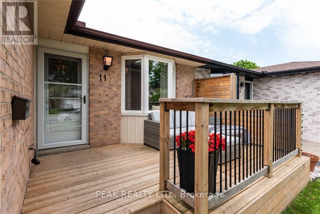11 WENDY CRESCENT