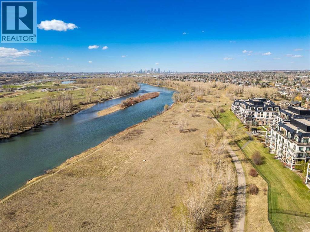 305, 221 Quarry Way SE