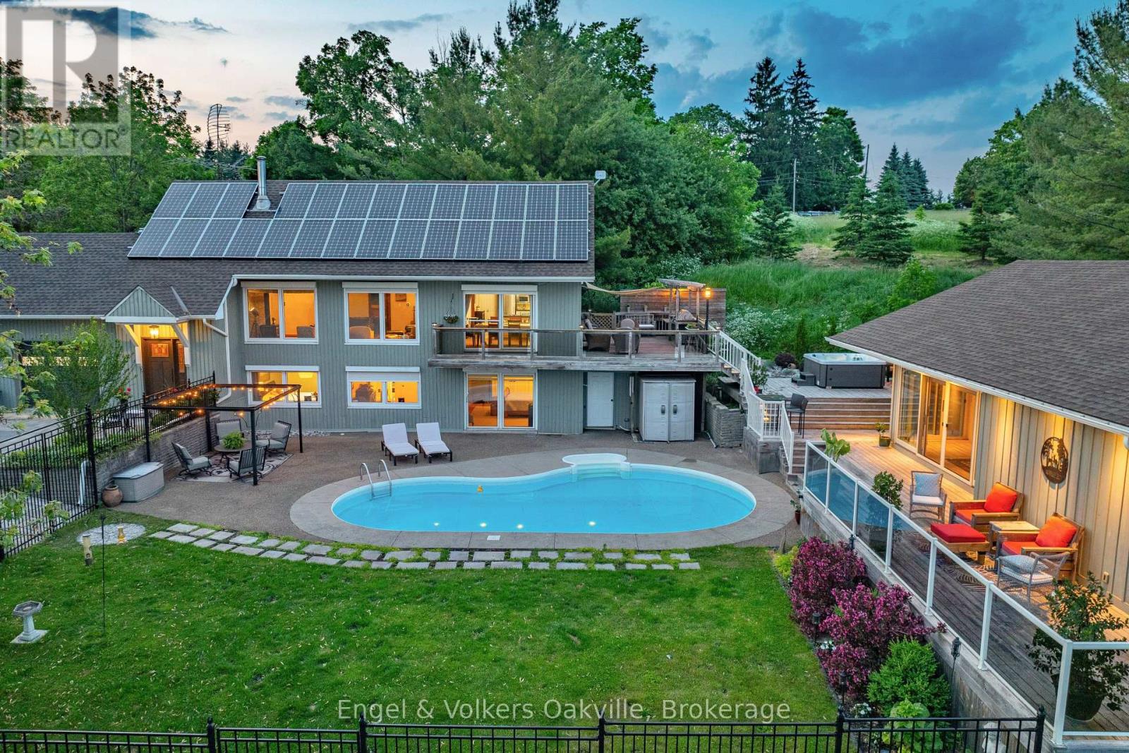 330 MOUNTSBERG ROAD