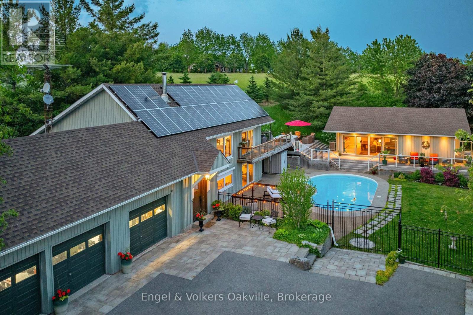 330 MOUNTSBERG ROAD