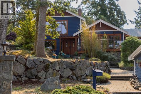2710 Sea View Rd Saanich BC V8N1K8
