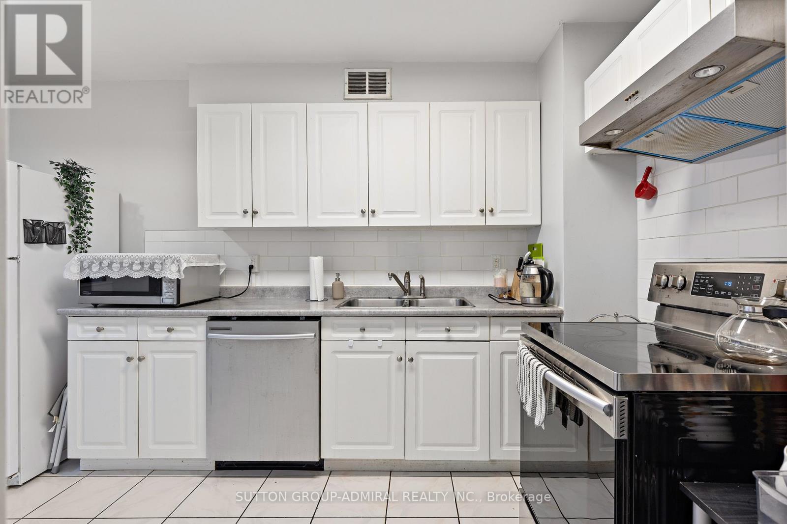 712 - 25 FOUR WINDS DRIVE