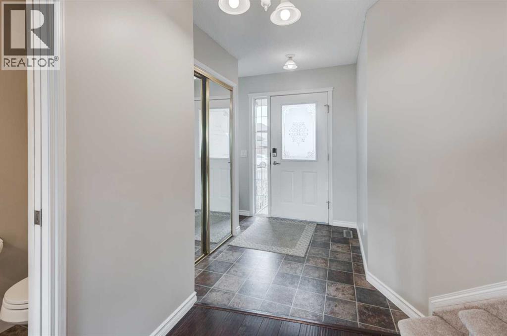 45 Cougarstone Place SW