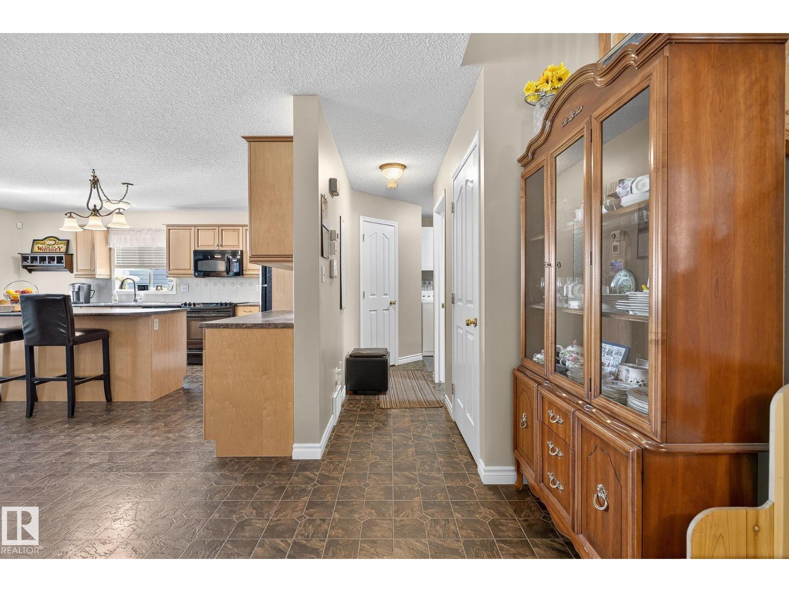 26 WOODBEND WY