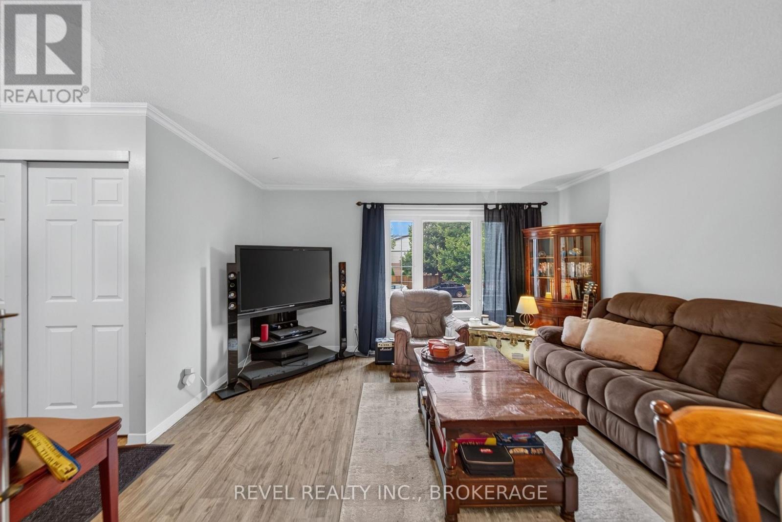 986 KILLARNEY CRESCENT