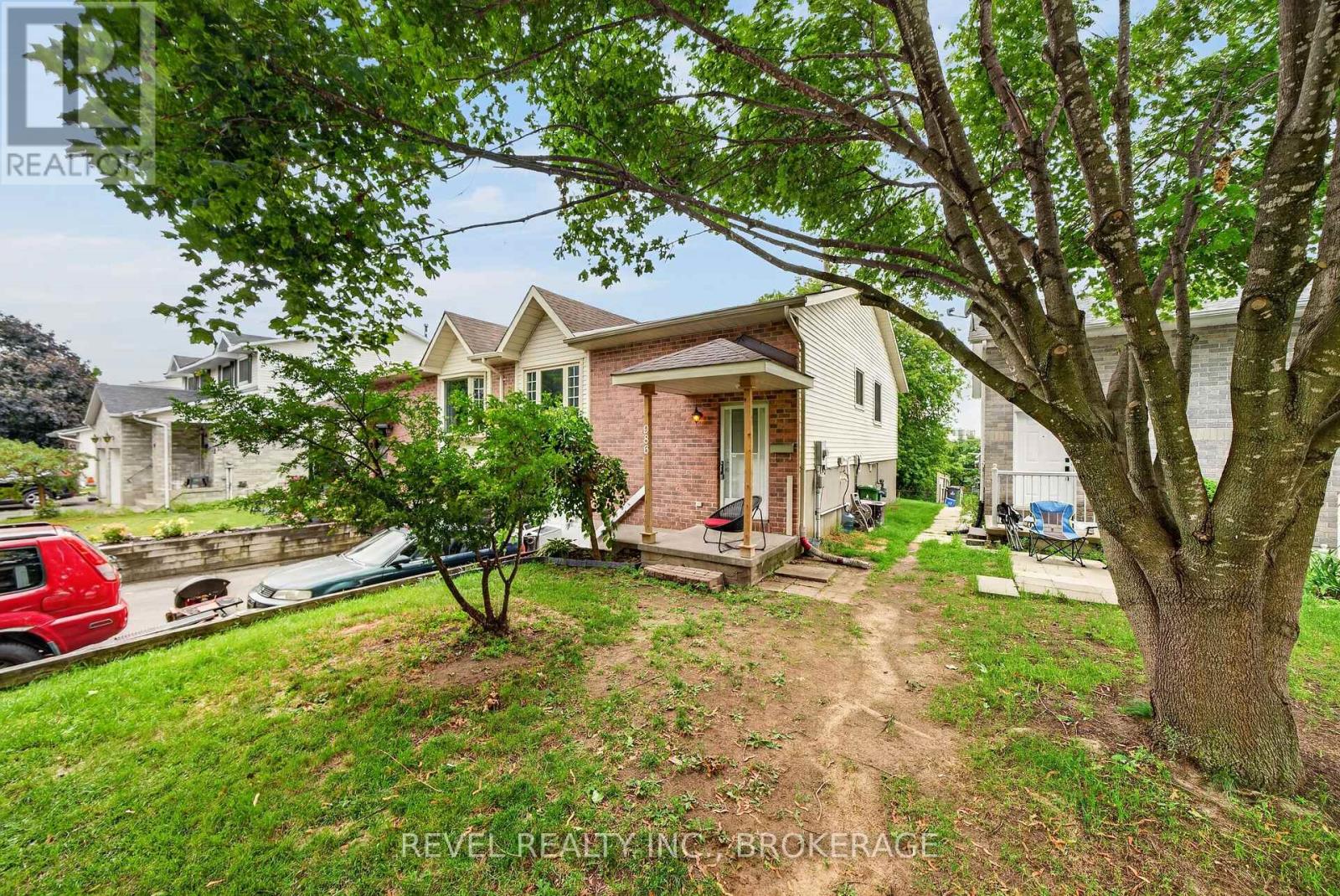 986 KILLARNEY CRESCENT