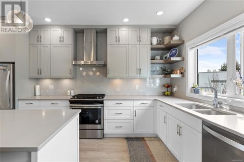 33 4355 Viewmont Ave Saanich BC V8Z5K8
