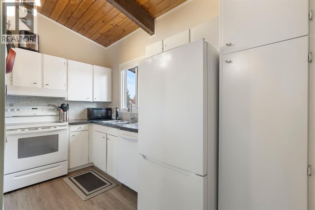 4954 Rundlewood Drive NE