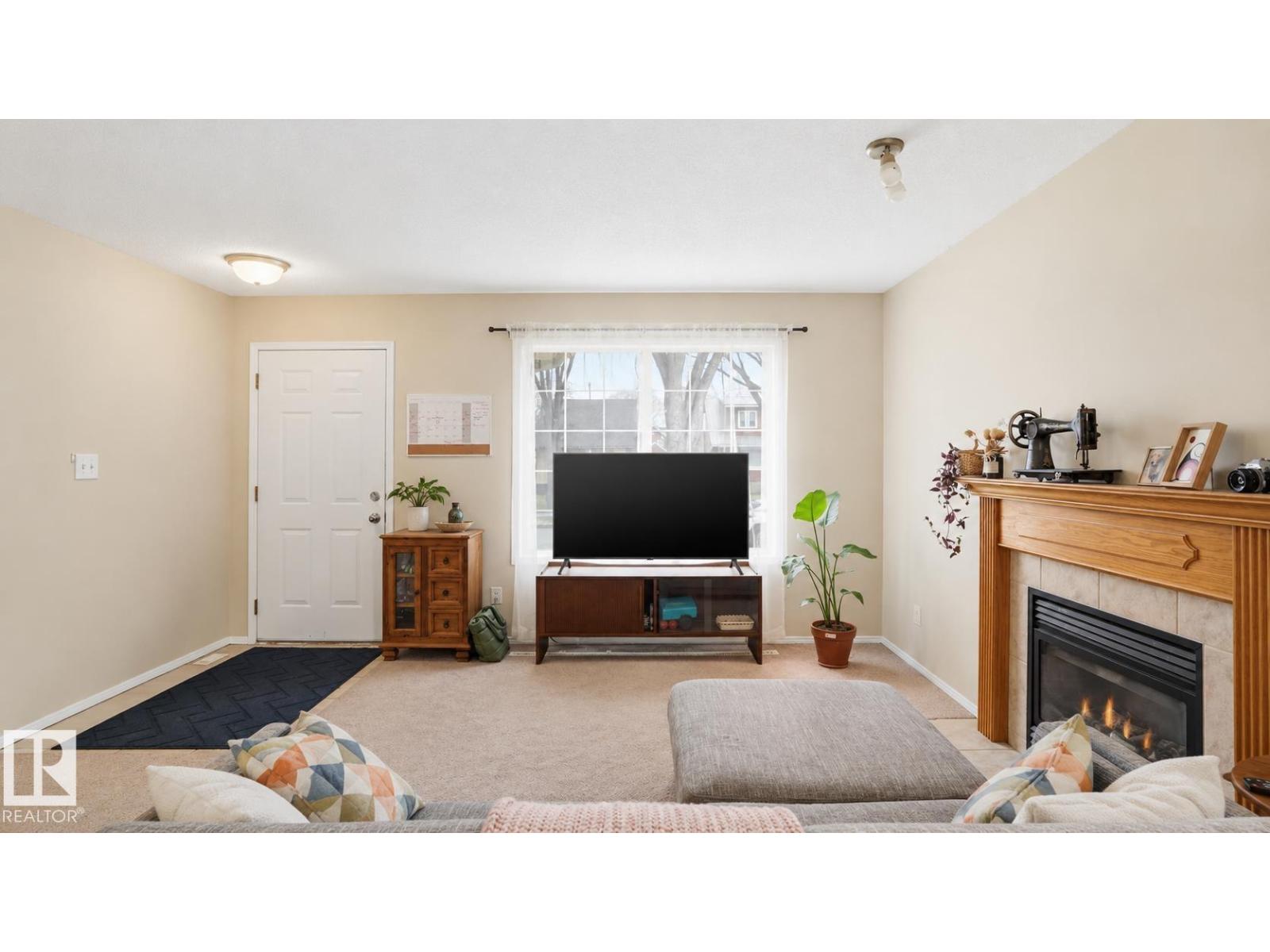 9745 71 AV NW