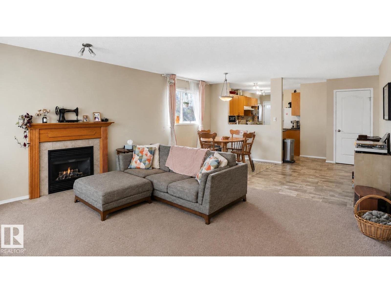 9745 71 AV NW