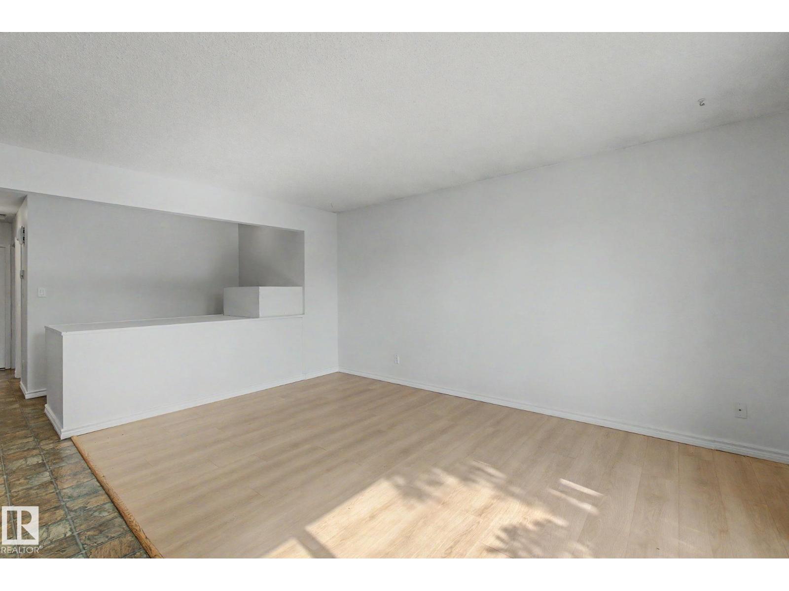 6237 13 AV NW
