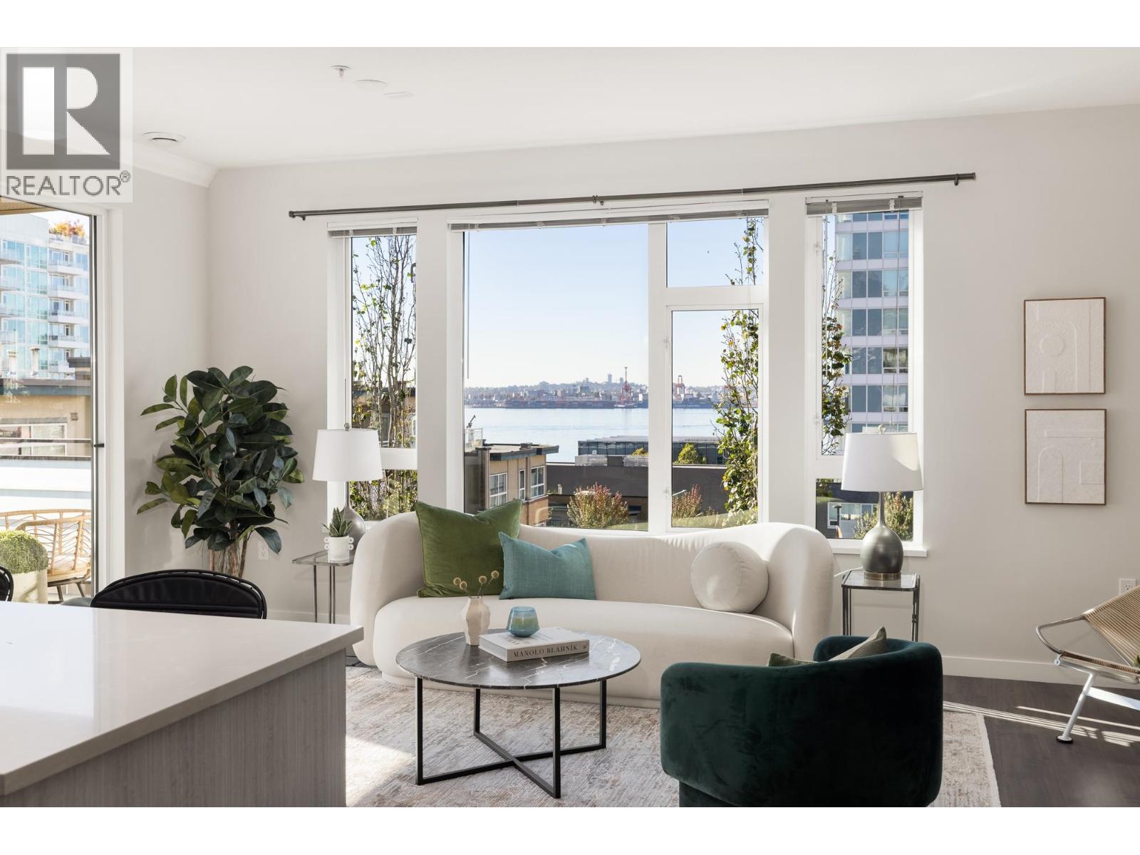 312 123 W 1ST STREET