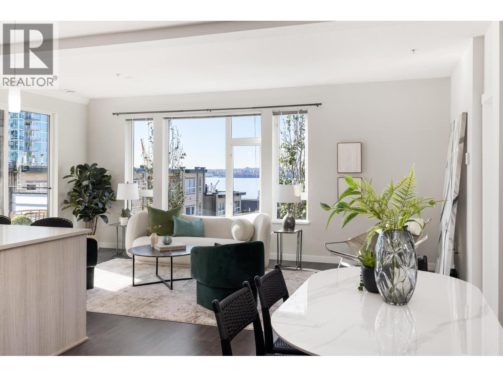 312 123 W 1ST STREET