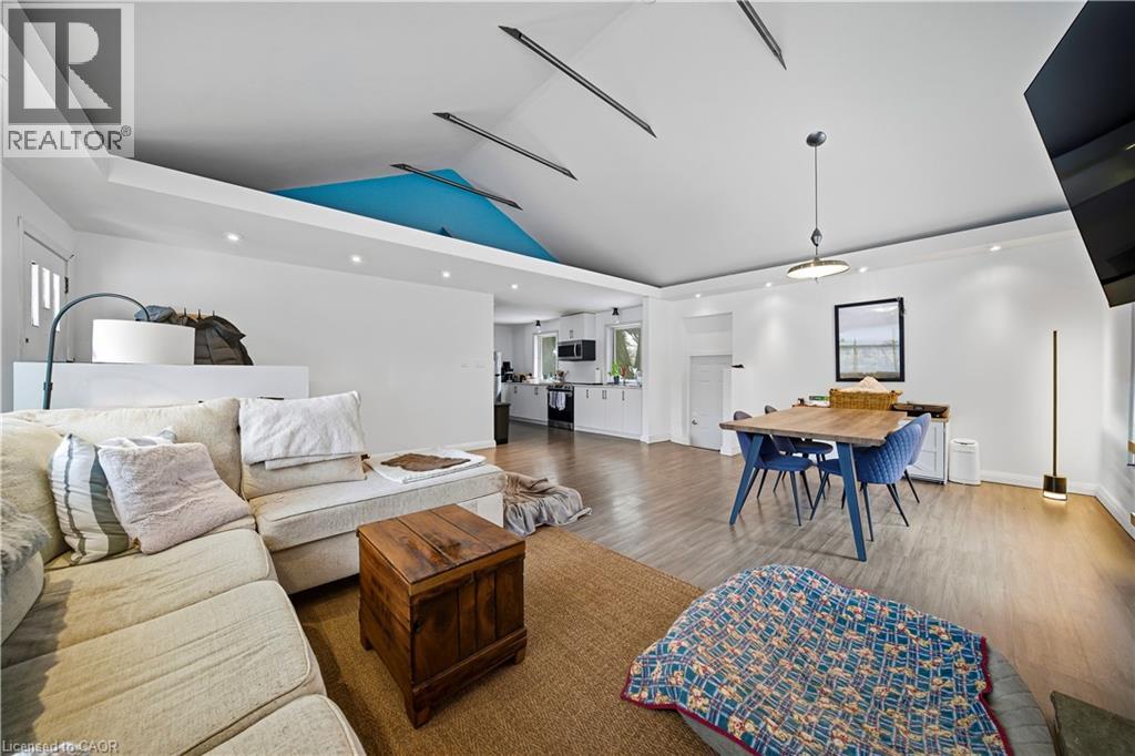 276 LAKESHORE Road W