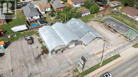 3253 WALKER Windsor ON N8W3R7