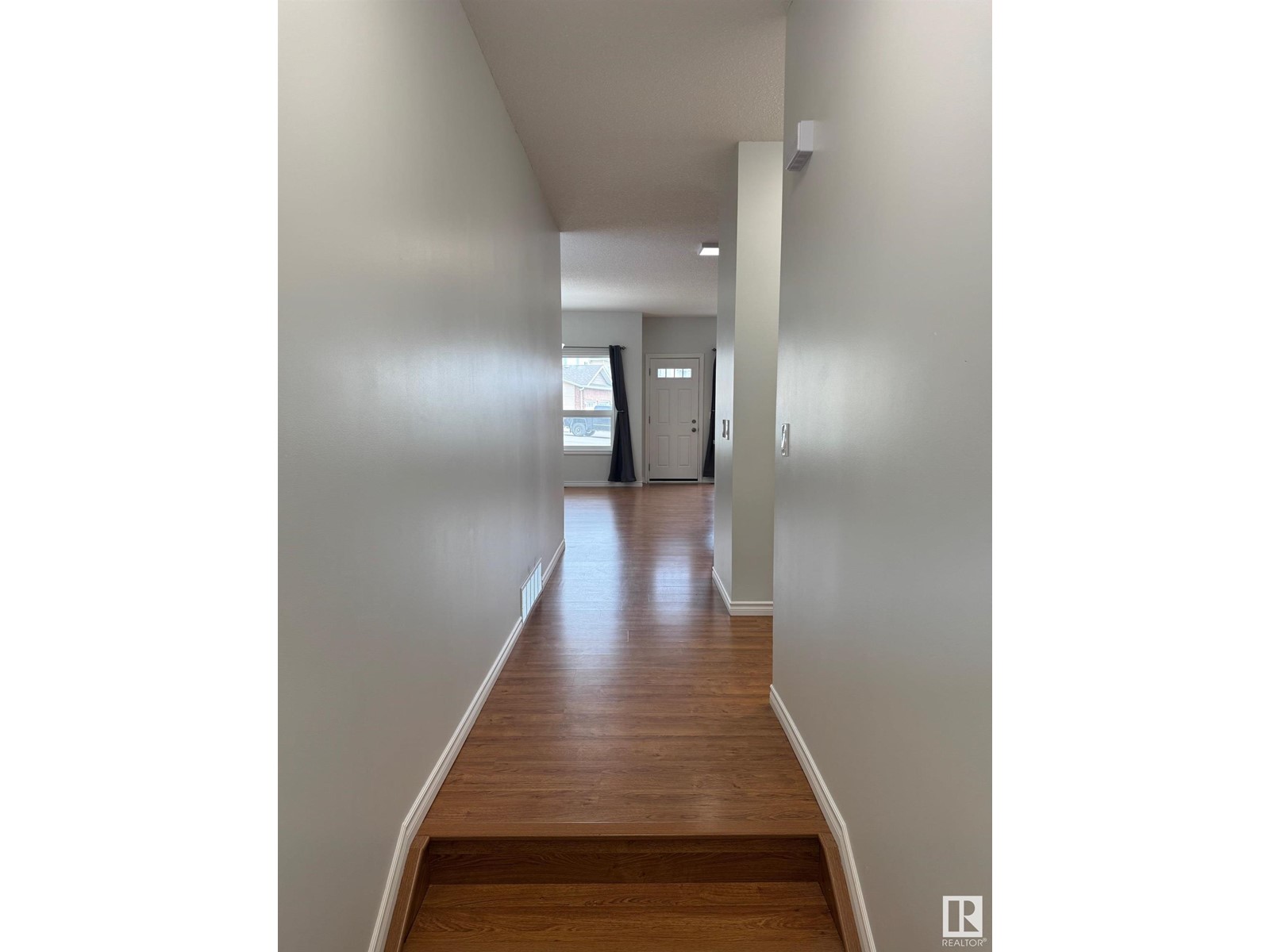 #35 3010 33 AV NW