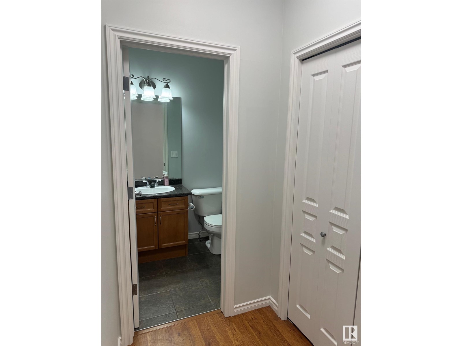 #35 3010 33 AV NW