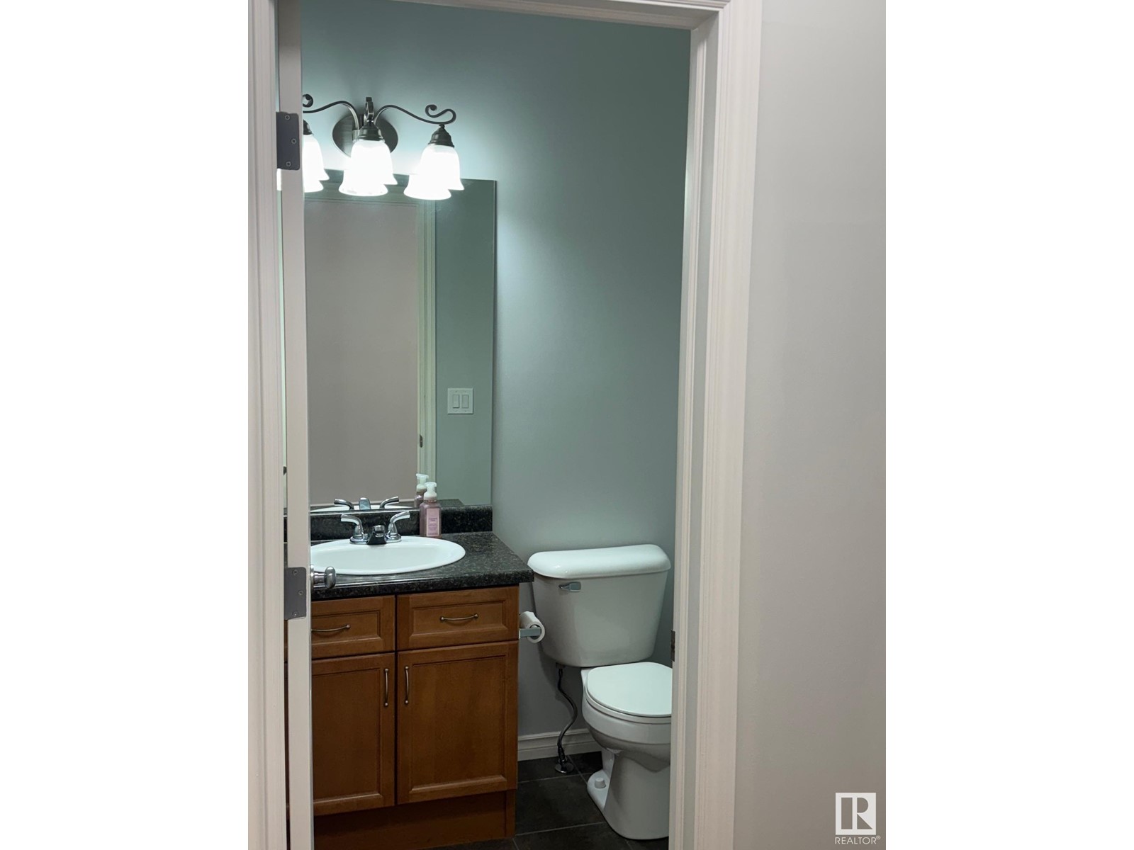 #35 3010 33 AV NW