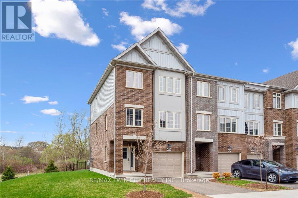 30 - 311 WOOLWICH STREET