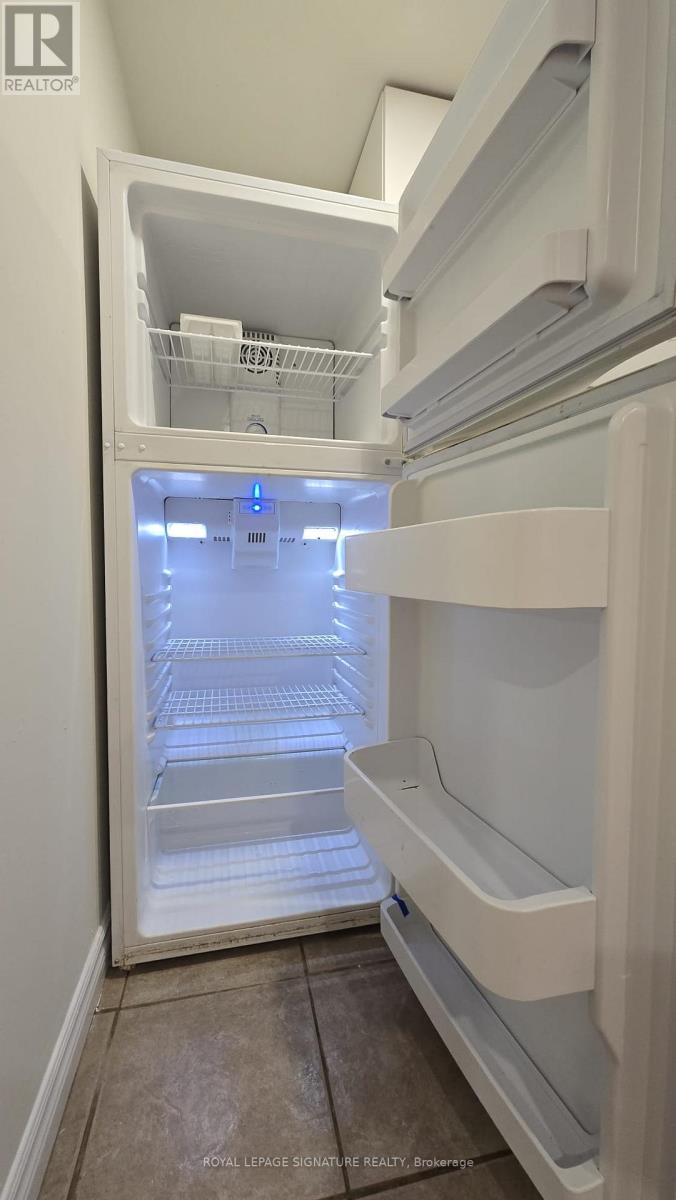 LOWER #3 - 3661 LAKESHORE BOULEVARD W