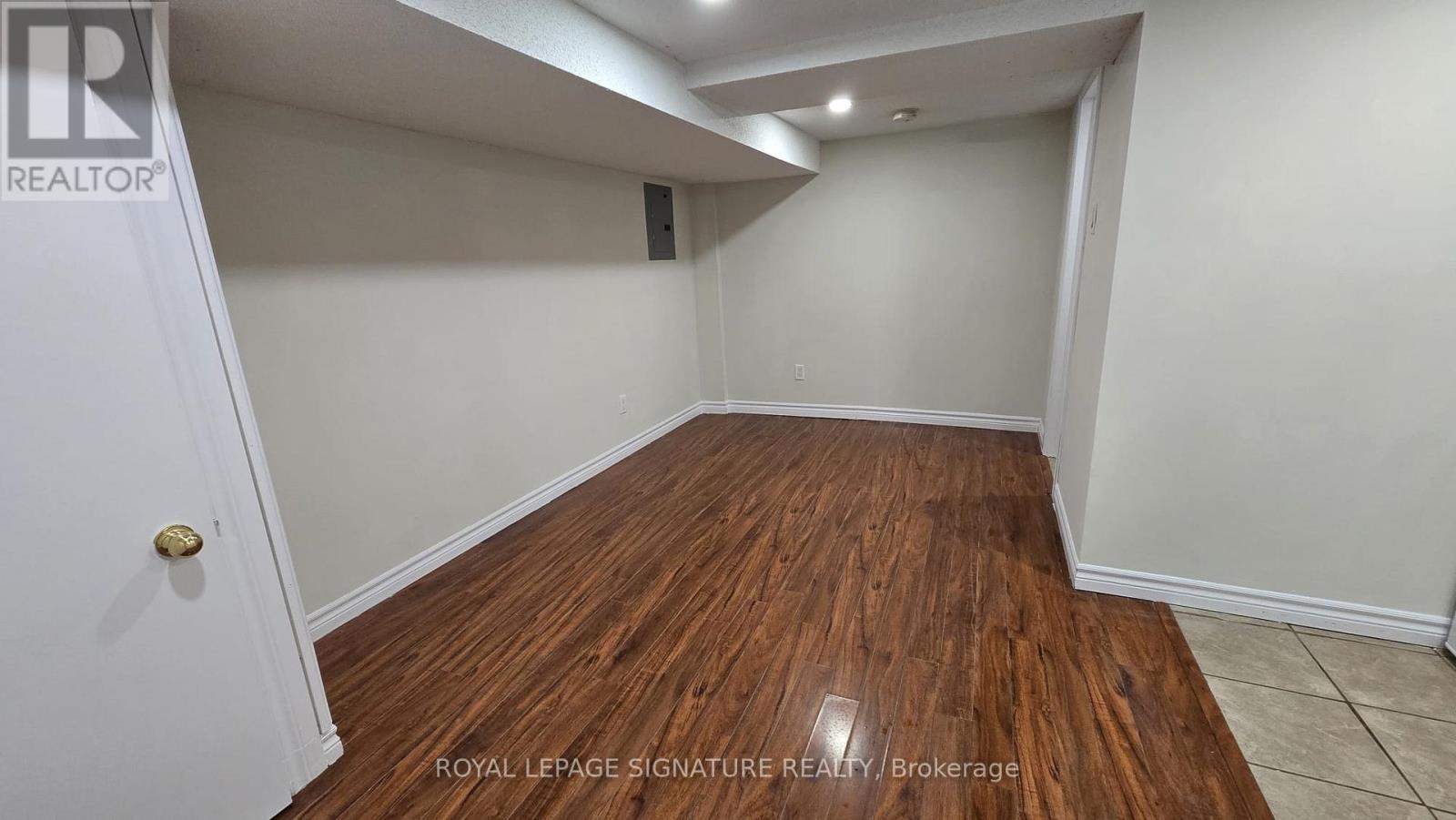 LOWER #3 - 3661 LAKESHORE BOULEVARD W